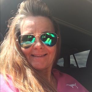 Meet your Posher, Angela